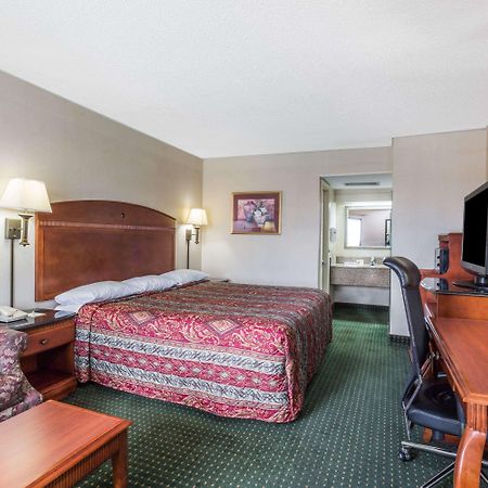 Days Inn By Wyndham Camp Springs Andrews Afb Dış mekan fotoğraf