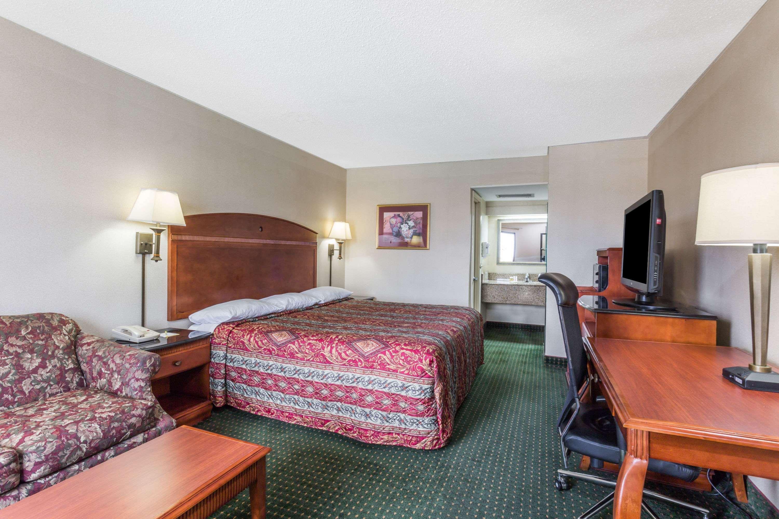 Days Inn By Wyndham Camp Springs Andrews Afb Dış mekan fotoğraf