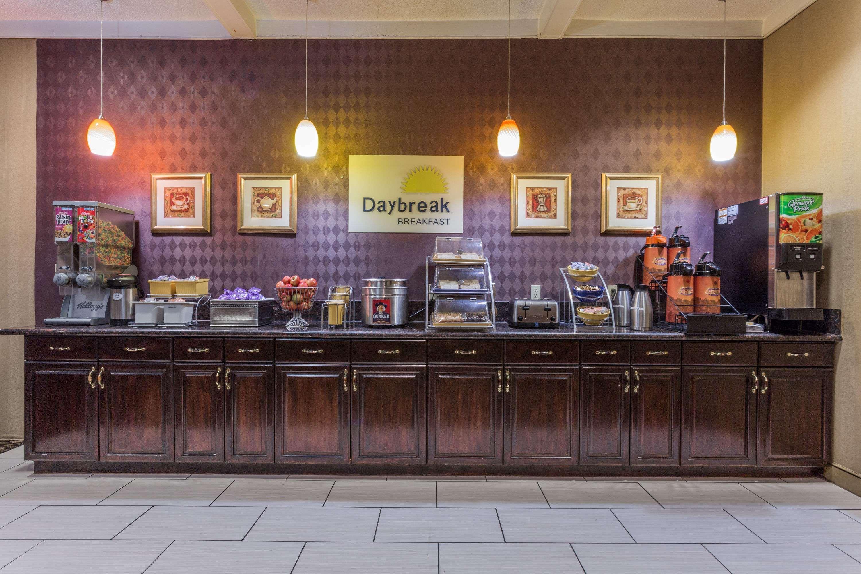Days Inn By Wyndham Camp Springs Andrews Afb Dış mekan fotoğraf